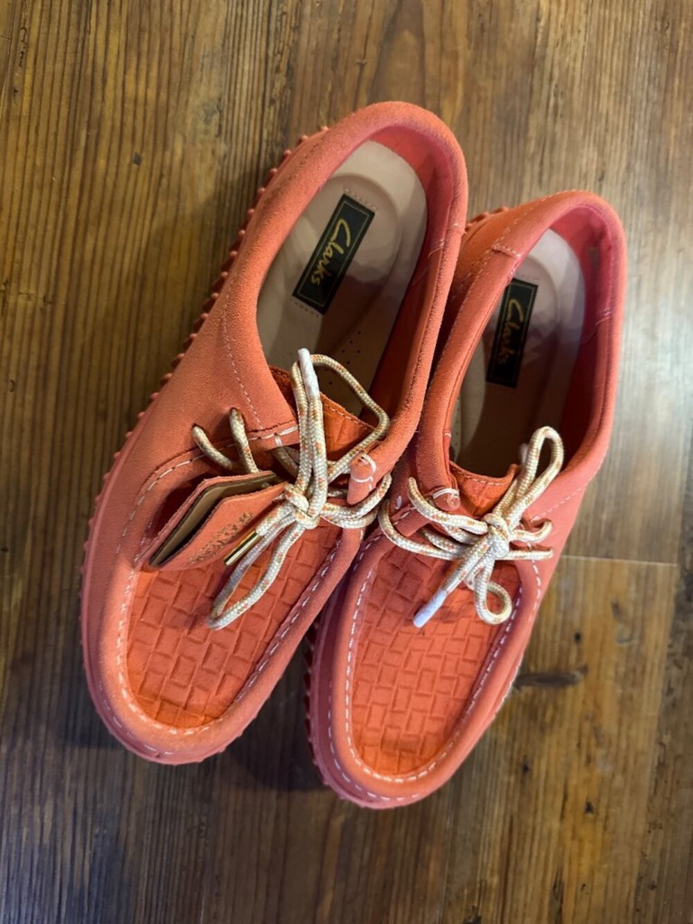 Clarks Torhill Bee Coral Suede Oxfords Shoe Women Size 10M Brand New with Tag - Picture 1 of 7